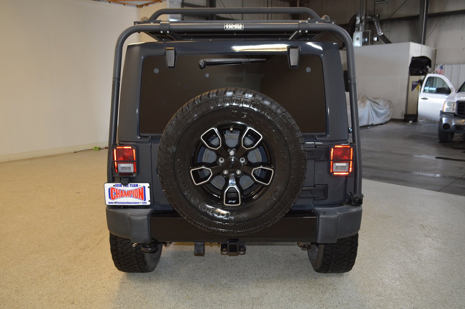 Used 2017 Jeep Wrangler Unlimited Sahara image 4