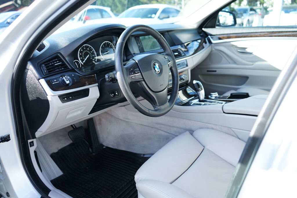 Used 2013 BMW 535i xDrive Sedan image 10