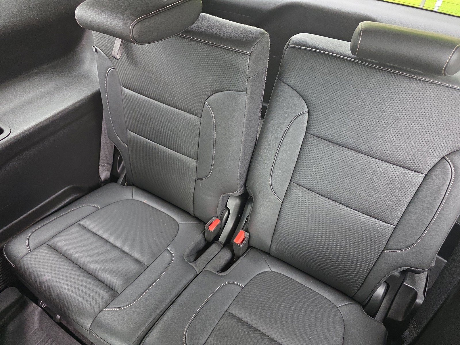 Used 2023 GMC Acadia SLT w/ Preferred Package FWD image 16