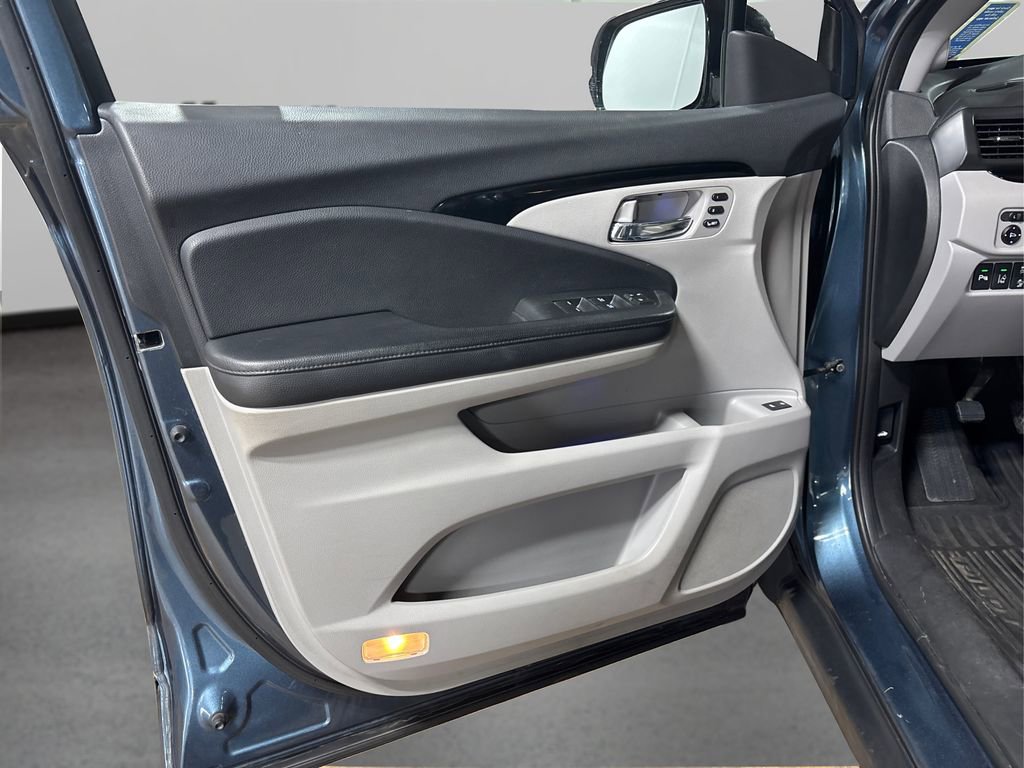 Used 2017 Honda Pilot Touring image 25