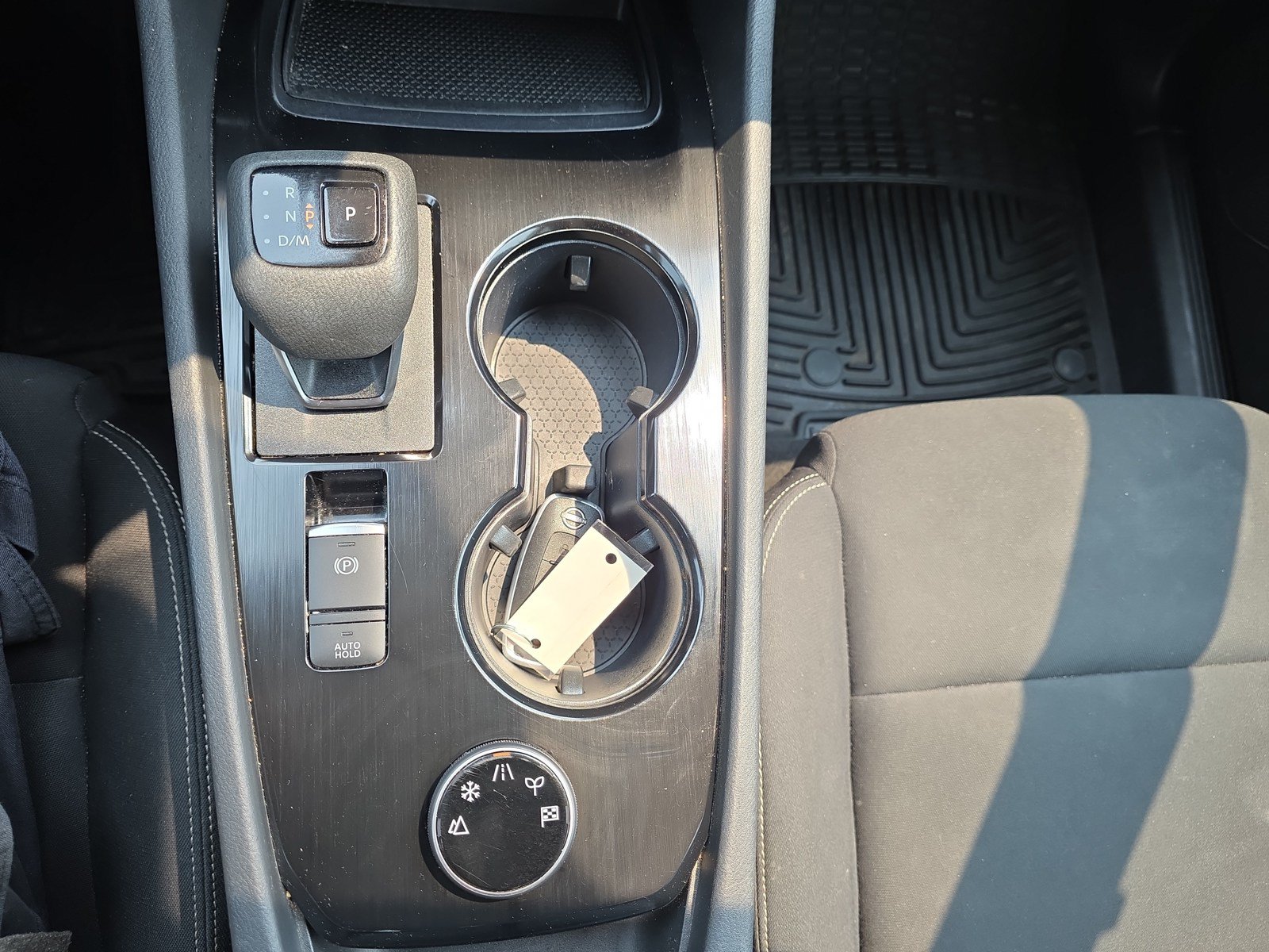 Used 2023 Nissan Rogue S AWD/4WD image 29