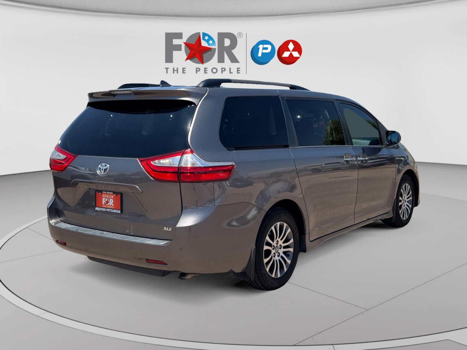 Used 2018 Toyota Sienna XLE w/ XLE Navigation Package FWD image 5