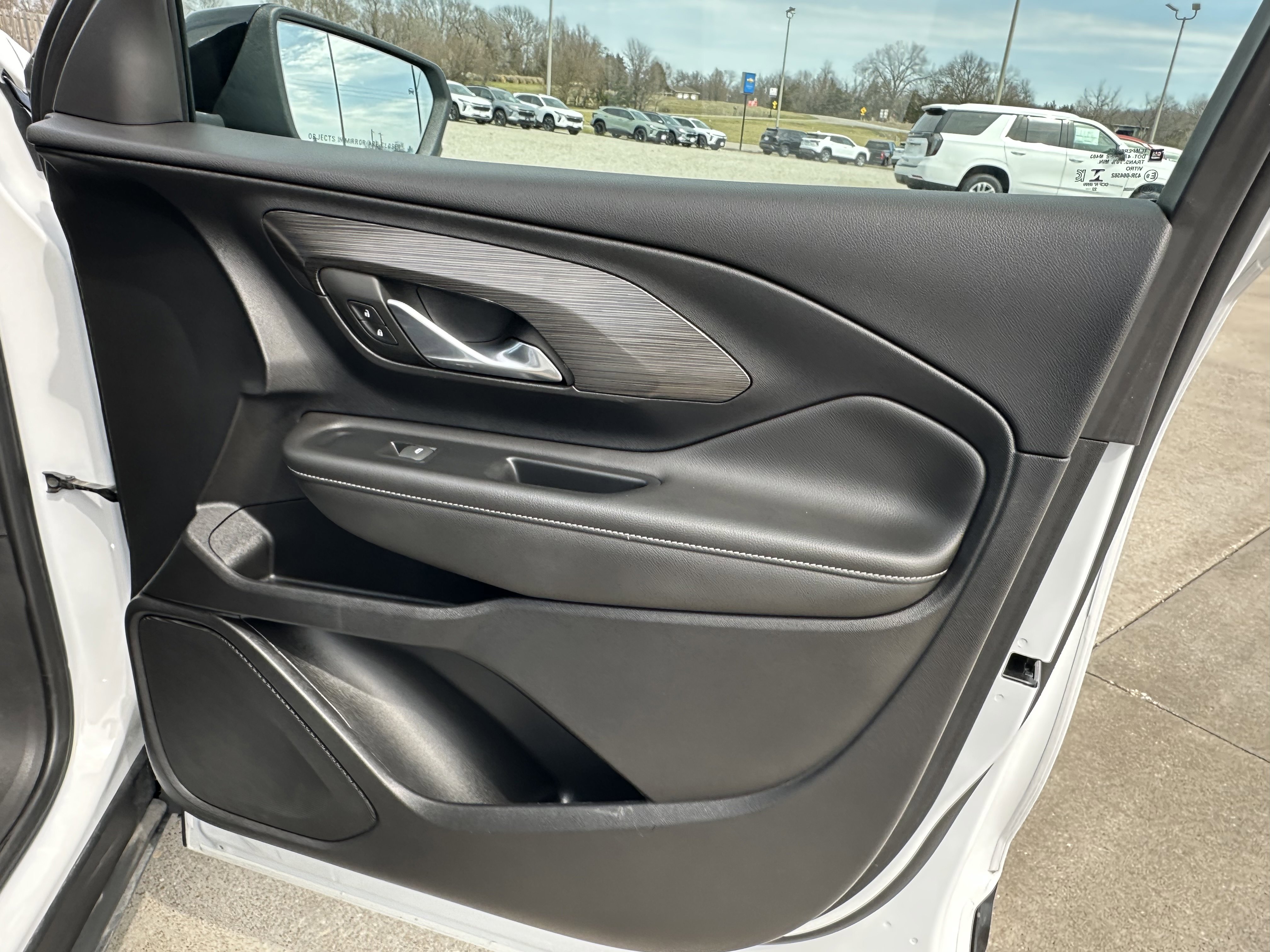 Used 2023 GMC Terrain SLE w/ Driver Convenience Package image 32