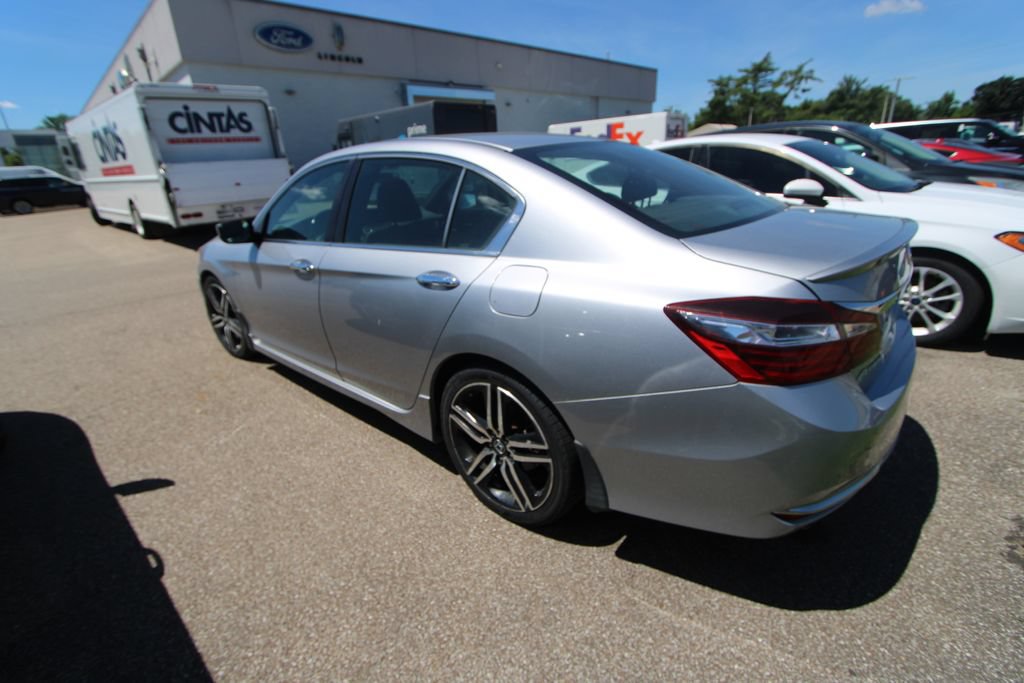 Used 2017 Honda Accord Sport image 7