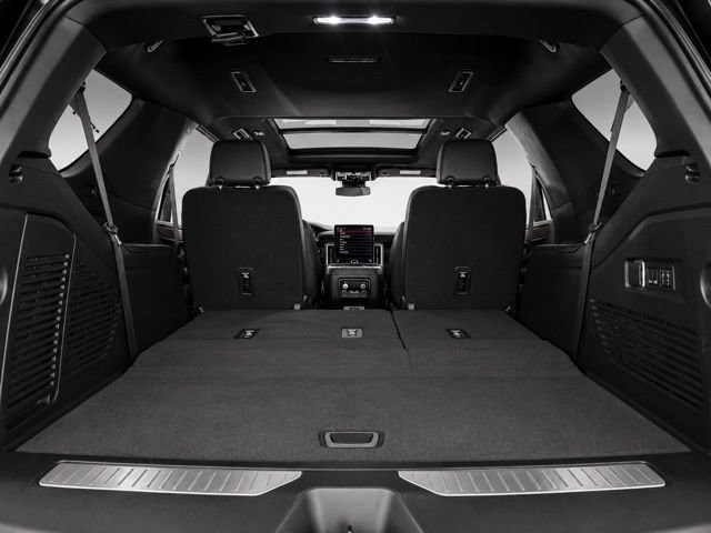 Used 2026 GMC Yukon Denali w/ Sun & Power Step Package AWD/4WD image 11