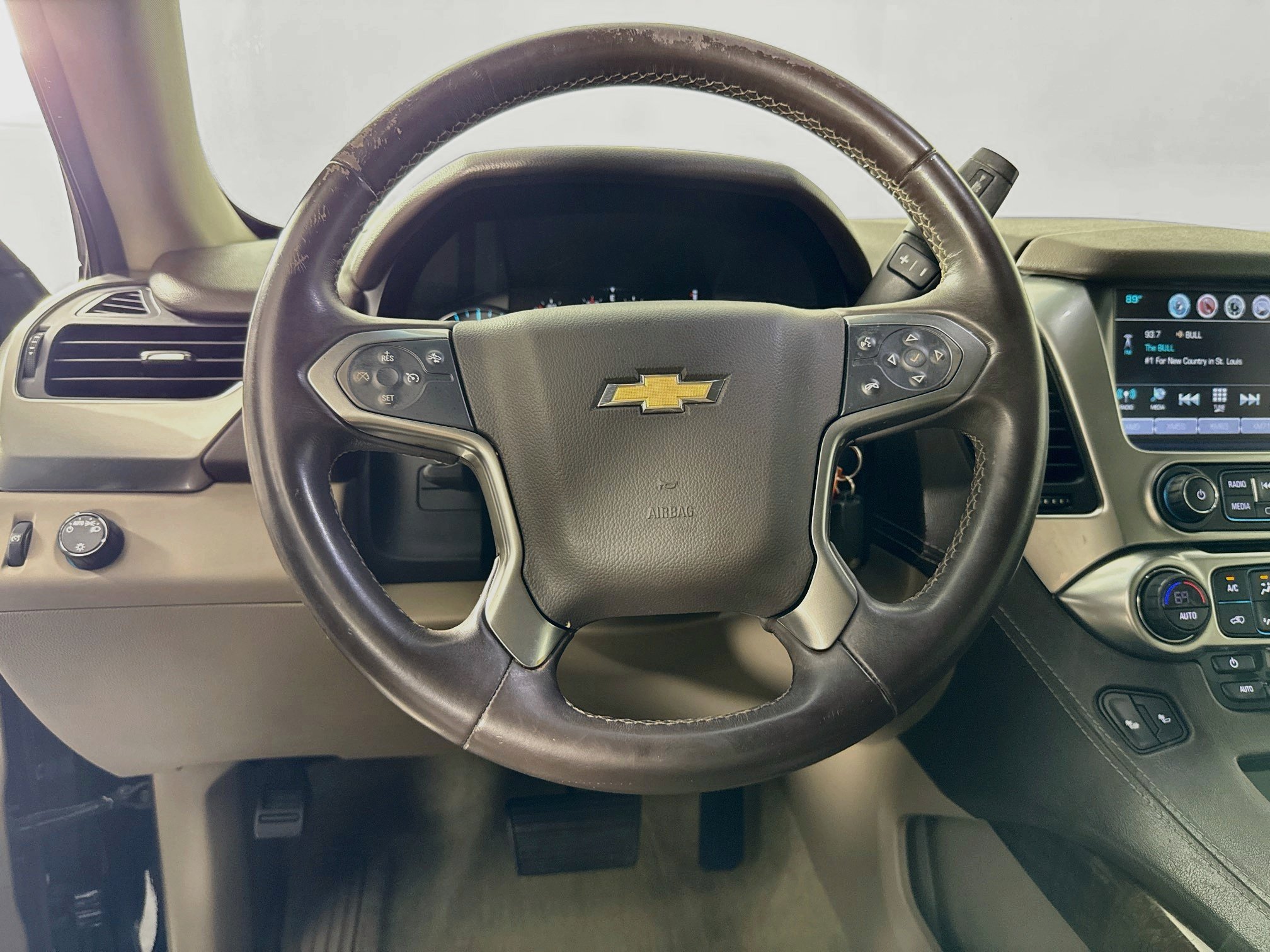 Used 2017 Chevrolet Suburban LT RWD image 12
