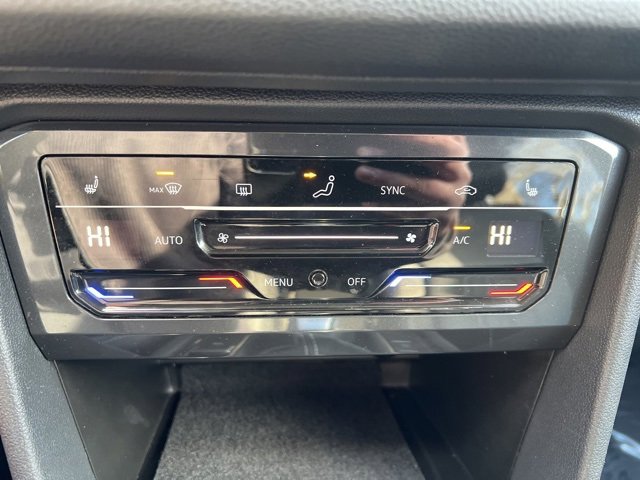 Used 2024 Volkswagen Tiguan SE image 35