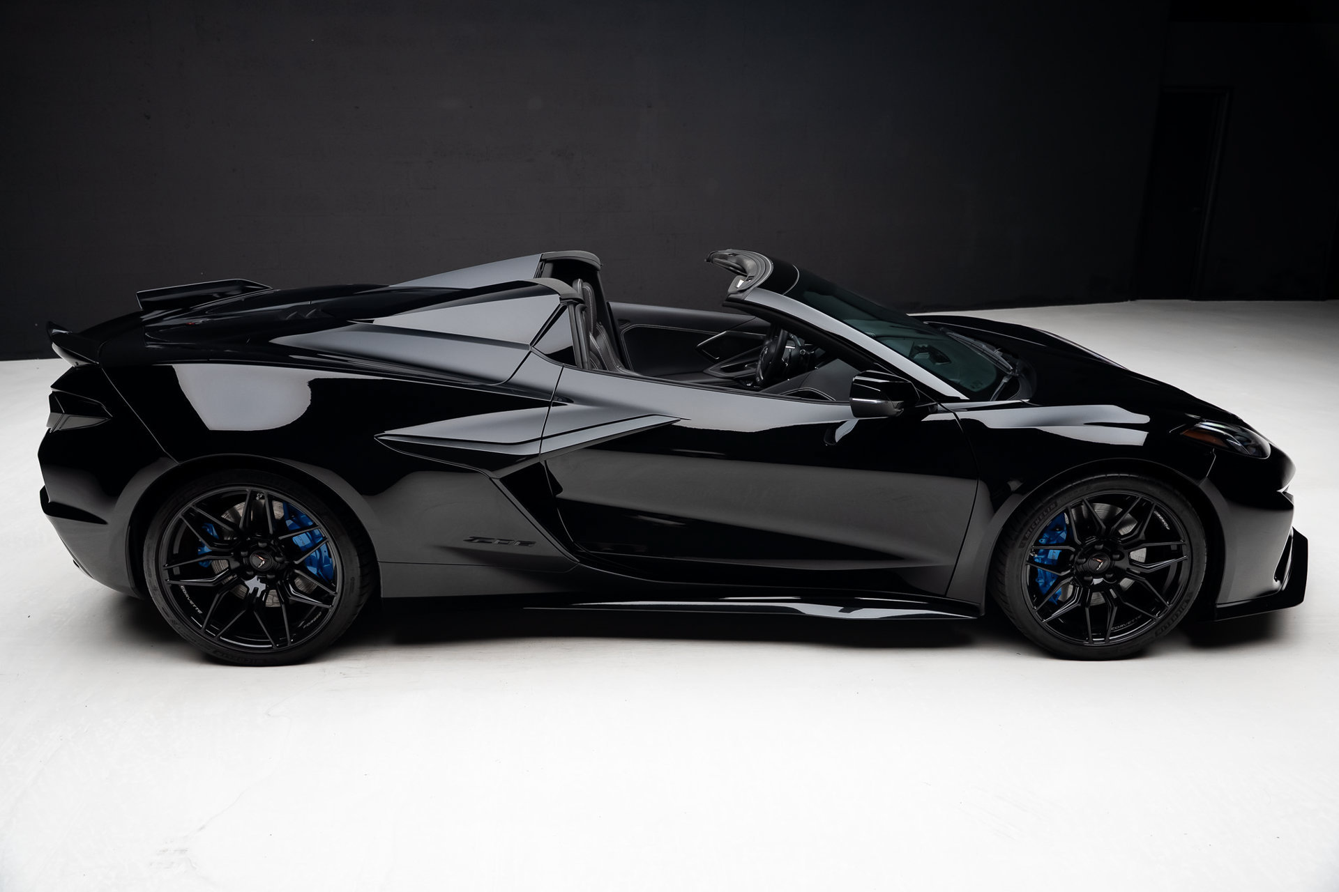 Used 2024 Chevrolet Corvette Z06 RWD image 36