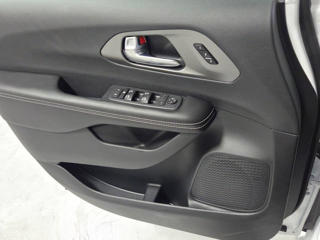 New 2027 Chrysler Pacifica Select w/ Family Tech Group FWD image 15