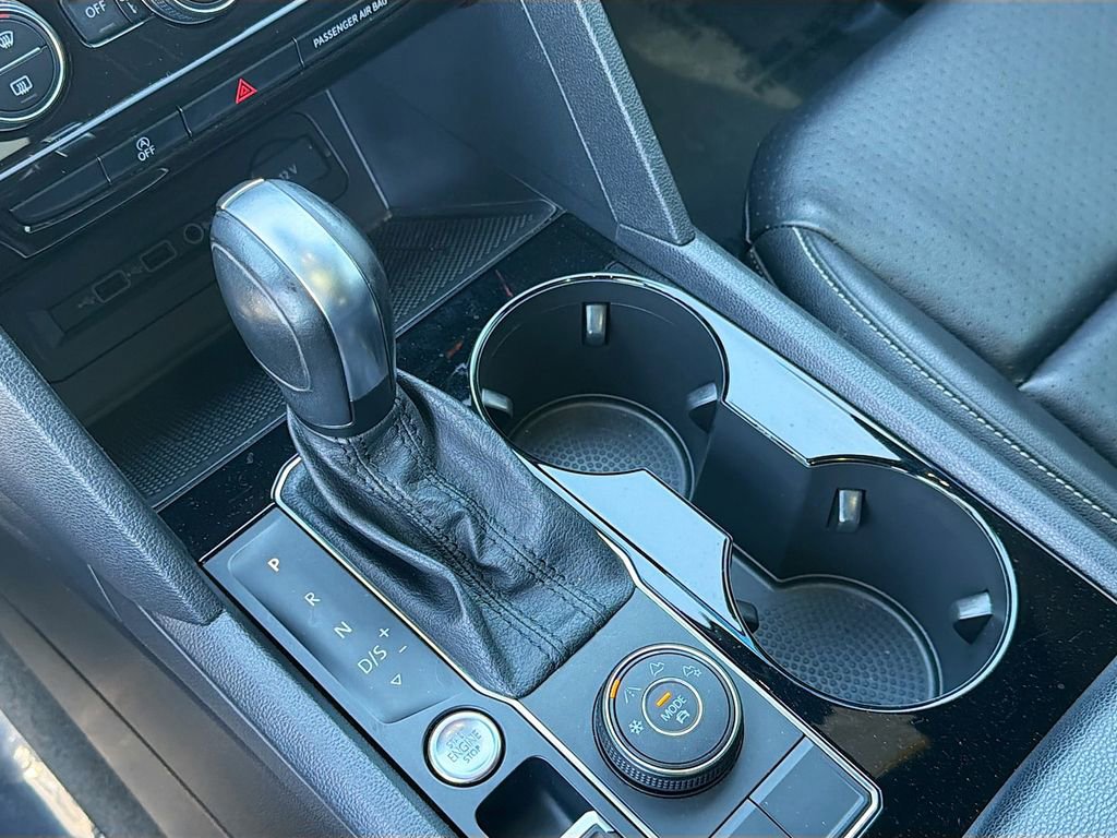 Used 2020 Volkswagen Atlas Cross Sport SEL R-Line AWD/4WD image 28