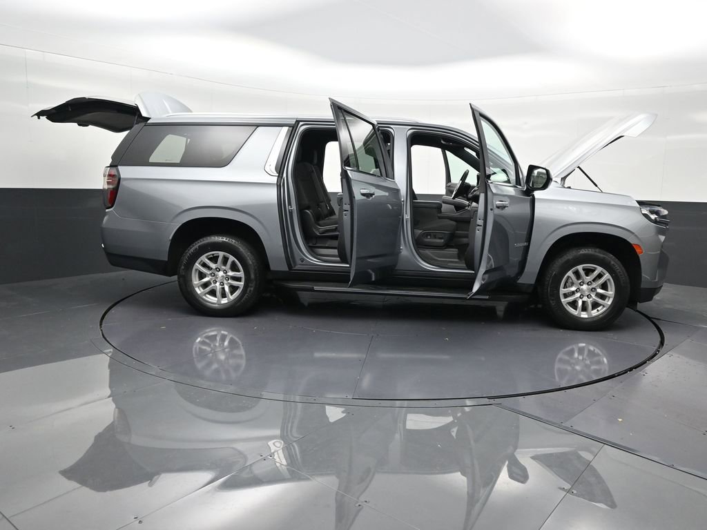Used 2023 Chevrolet Suburban LS image 33