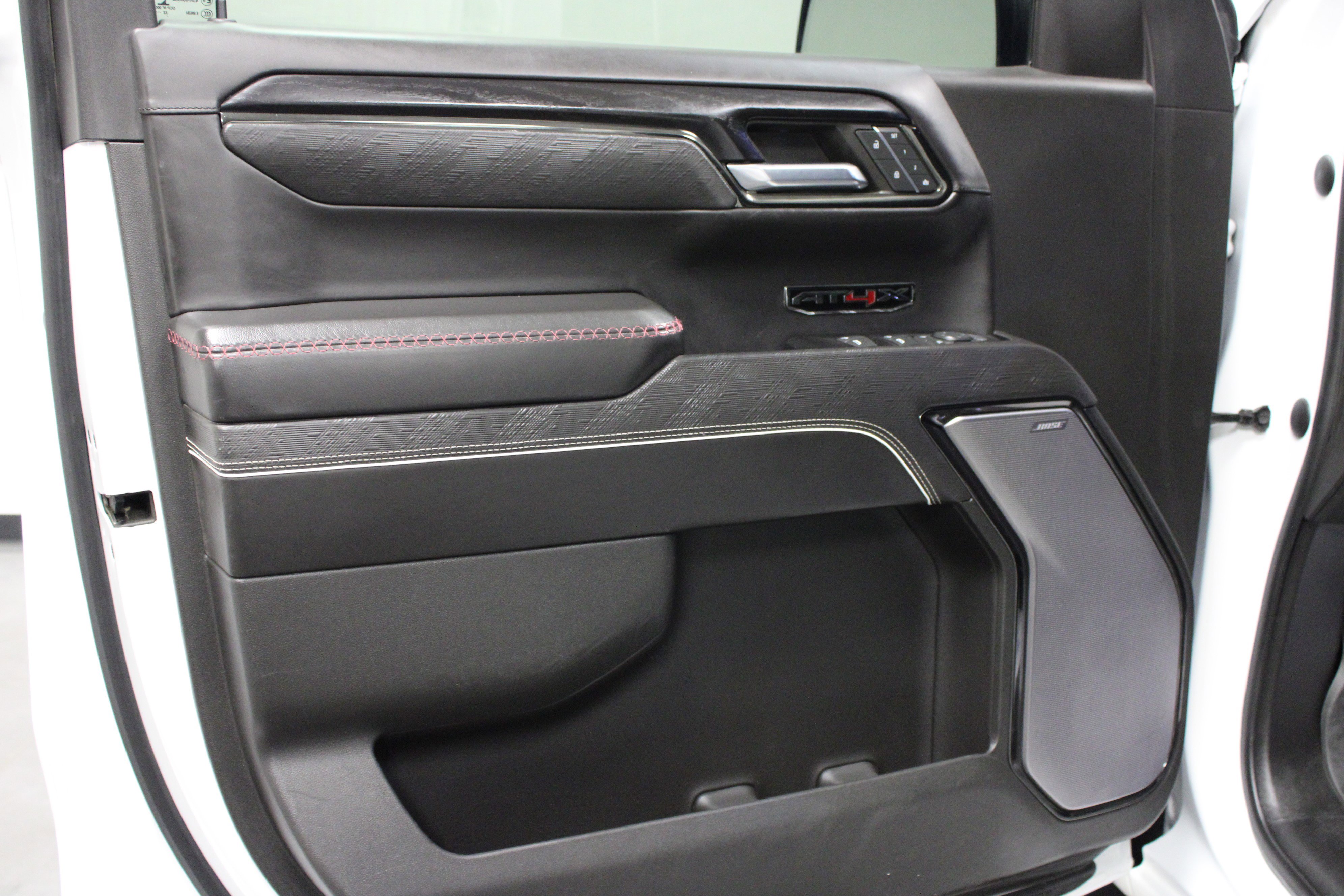 Used 2022 GMC Sierra 1500 AT4X image 11