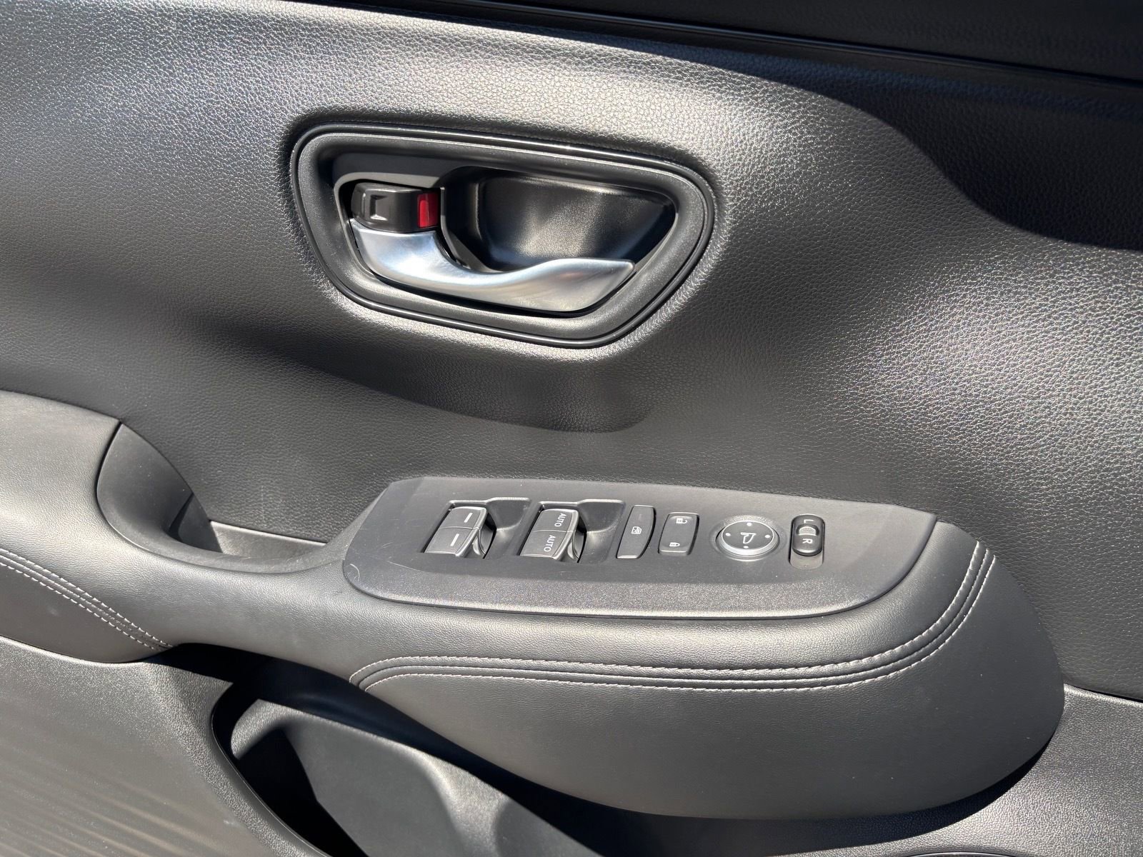 Used 2025 Honda HR-V EX-L image 32