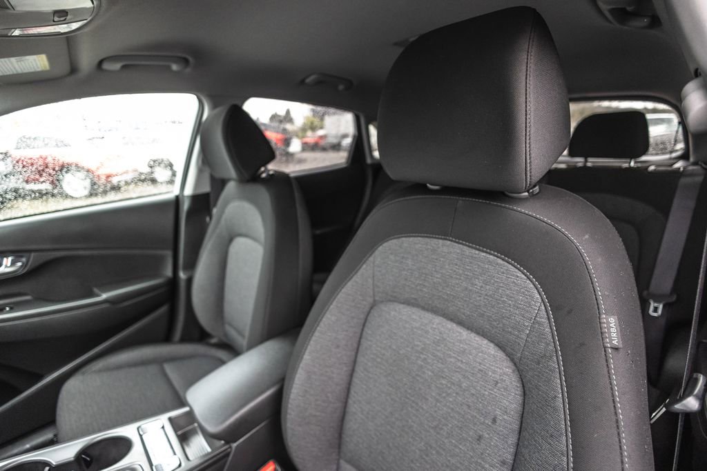Used 2023 Hyundai Kona SE w/ Cargo Package image 24