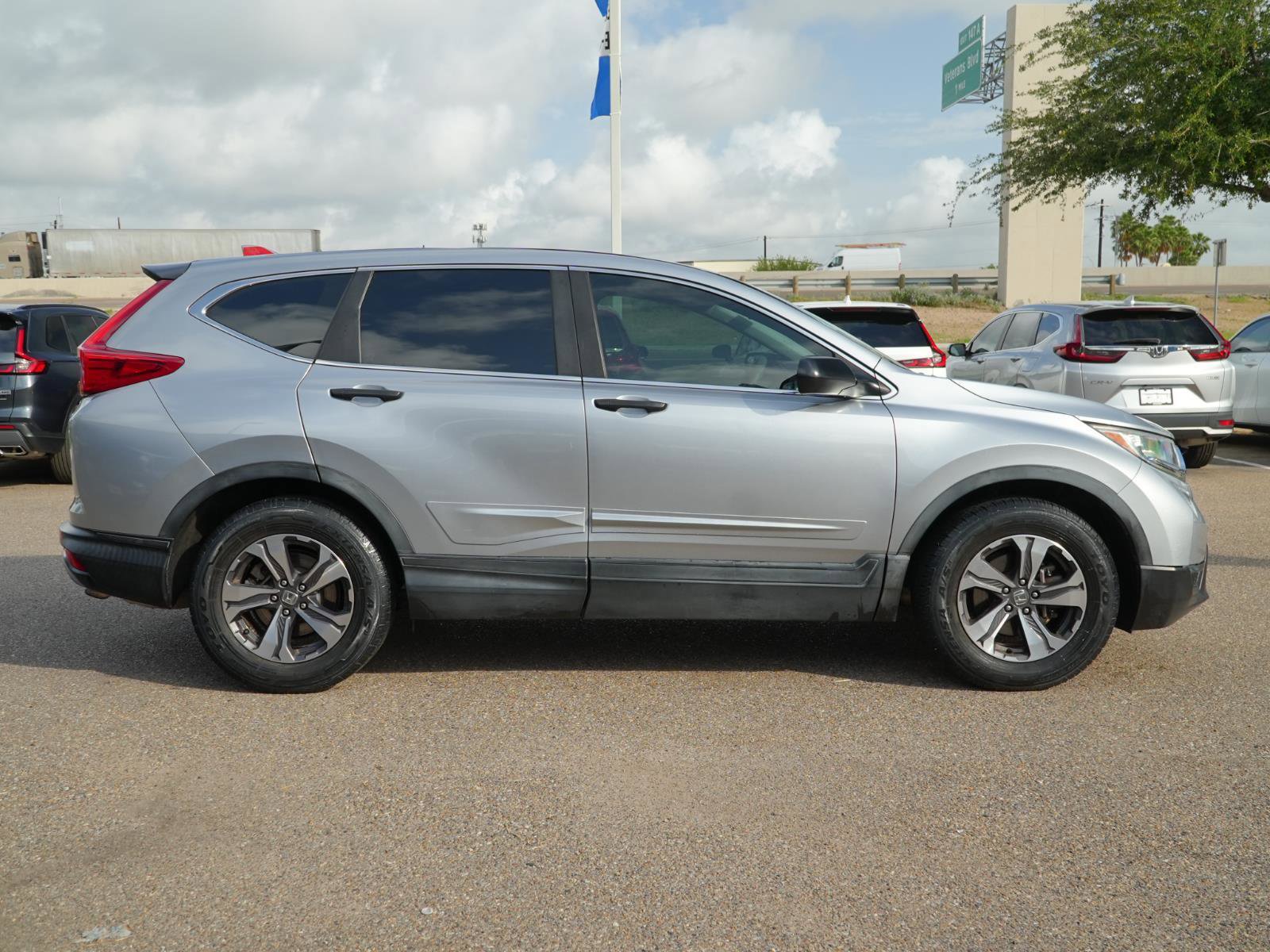 Used 2017 Honda CR-V LX image 6