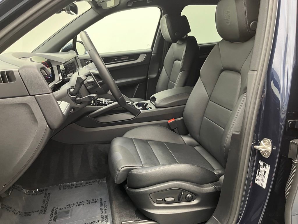 Used 2025 Porsche Cayenne image 5