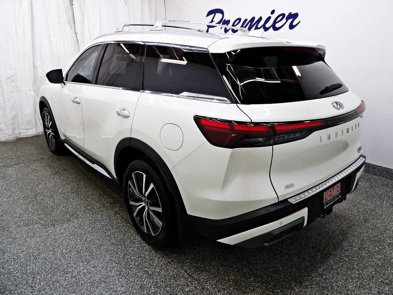 Used 2025 INFINITI QX60 Sensory w/ Vision Package AWD/4WD image 4