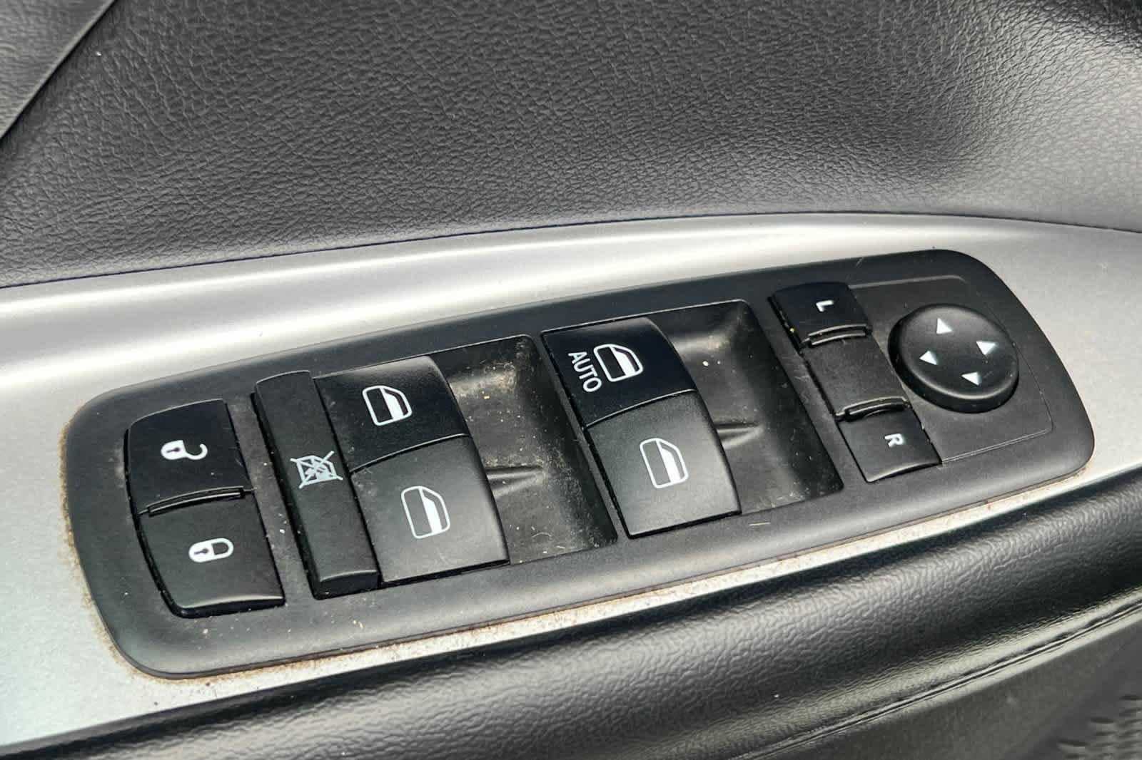 Used 2018 Dodge Journey SE w/ Connectivity Group FWD image 13