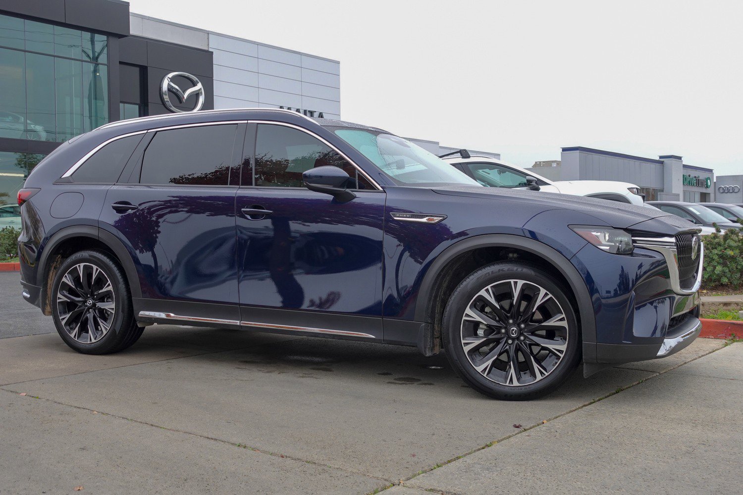 Used 2024 MAZDA CX-90 Plug-In Hybrid w/ Premium Pkg image 4