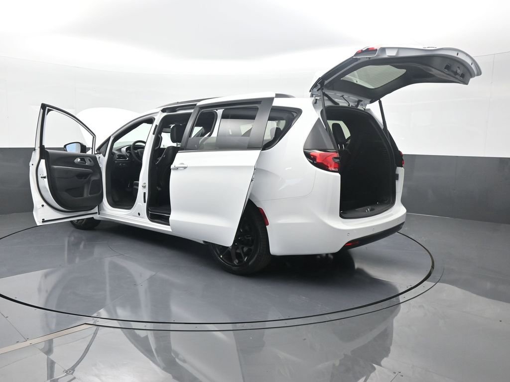 New 2026 Chrysler Pacifica Limited w/ S Appearance Package image 70