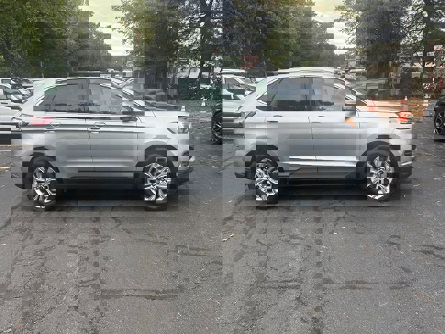 Used 2024 Ford Edge Titanium image 4