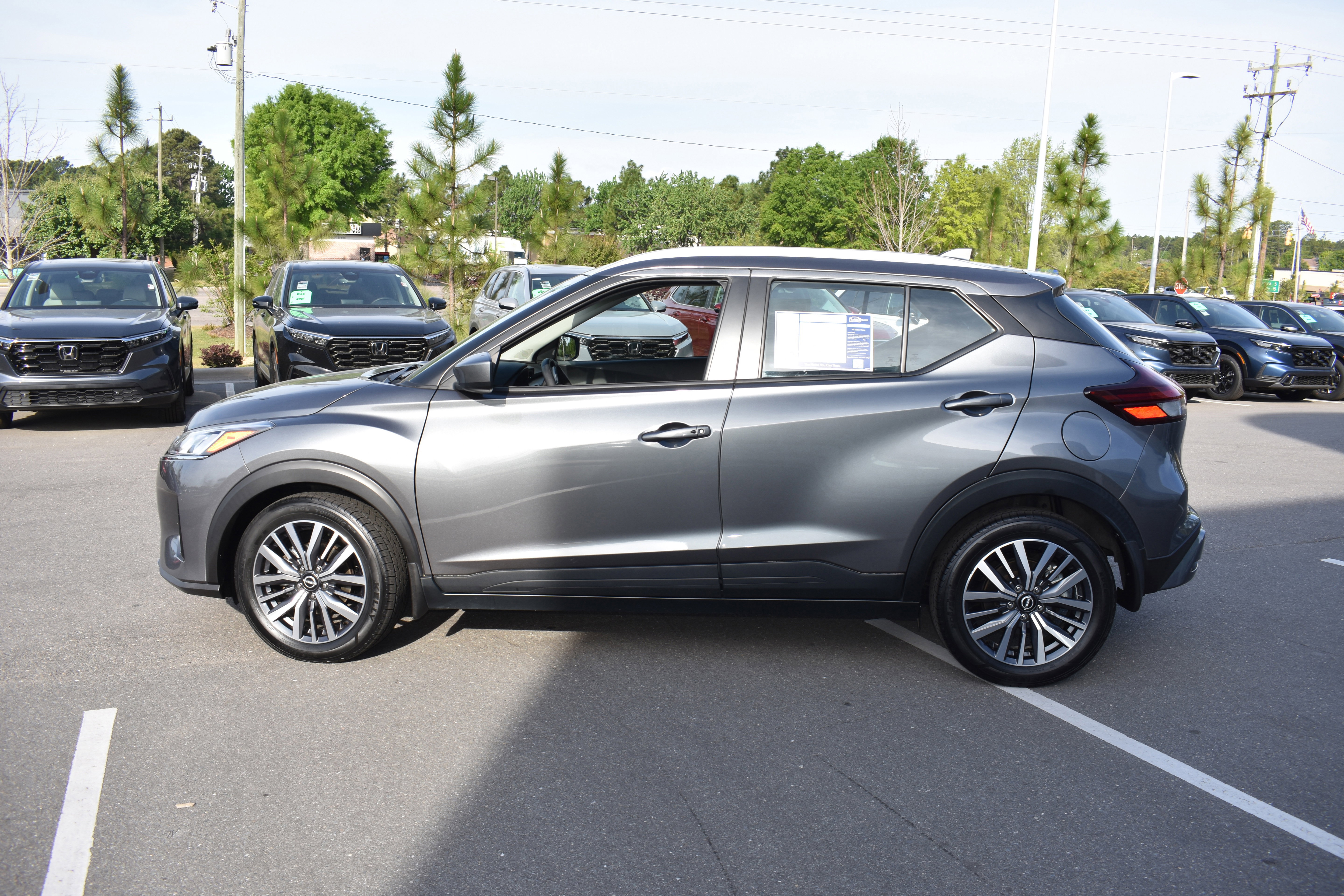 Used 2024 Nissan Kicks SV image 6