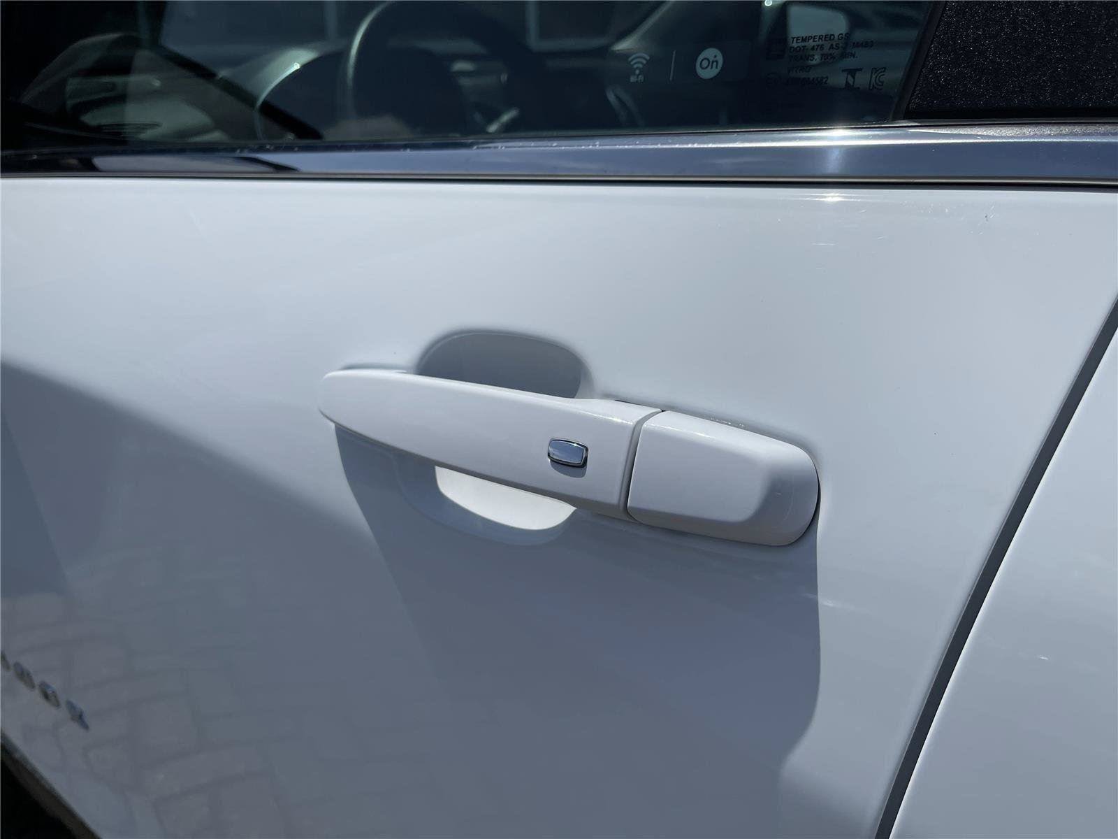 Used 2023 Chevrolet Equinox LT AWD/4WD image 12