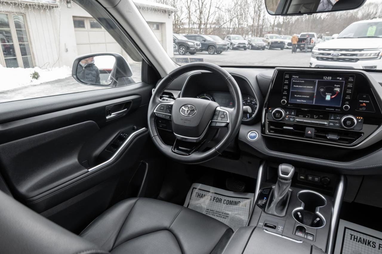 Used 2021 Toyota Highlander XLE image 24