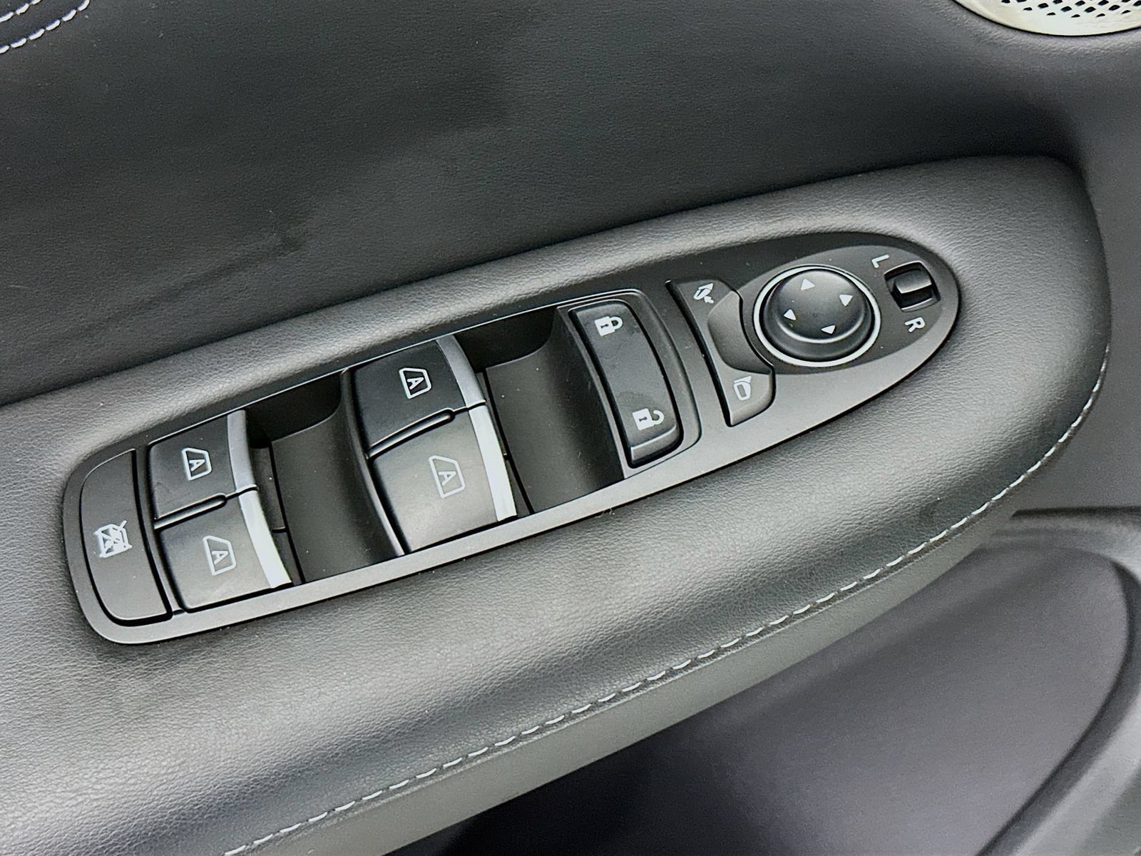 Used 2025 INFINITI QX55 Essential AWD/4WD image 18