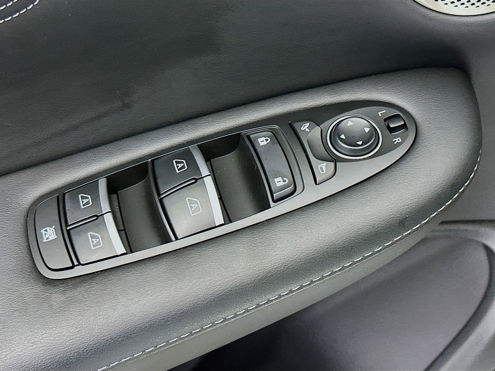 Used 2025 INFINITI QX55 Essential AWD/4WD image 18