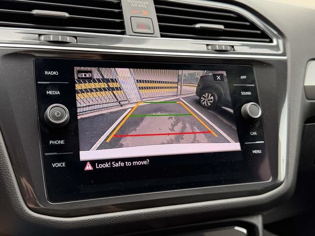 Certified 2022 Volkswagen Tiguan SE R-Line AWD/4WD image 30