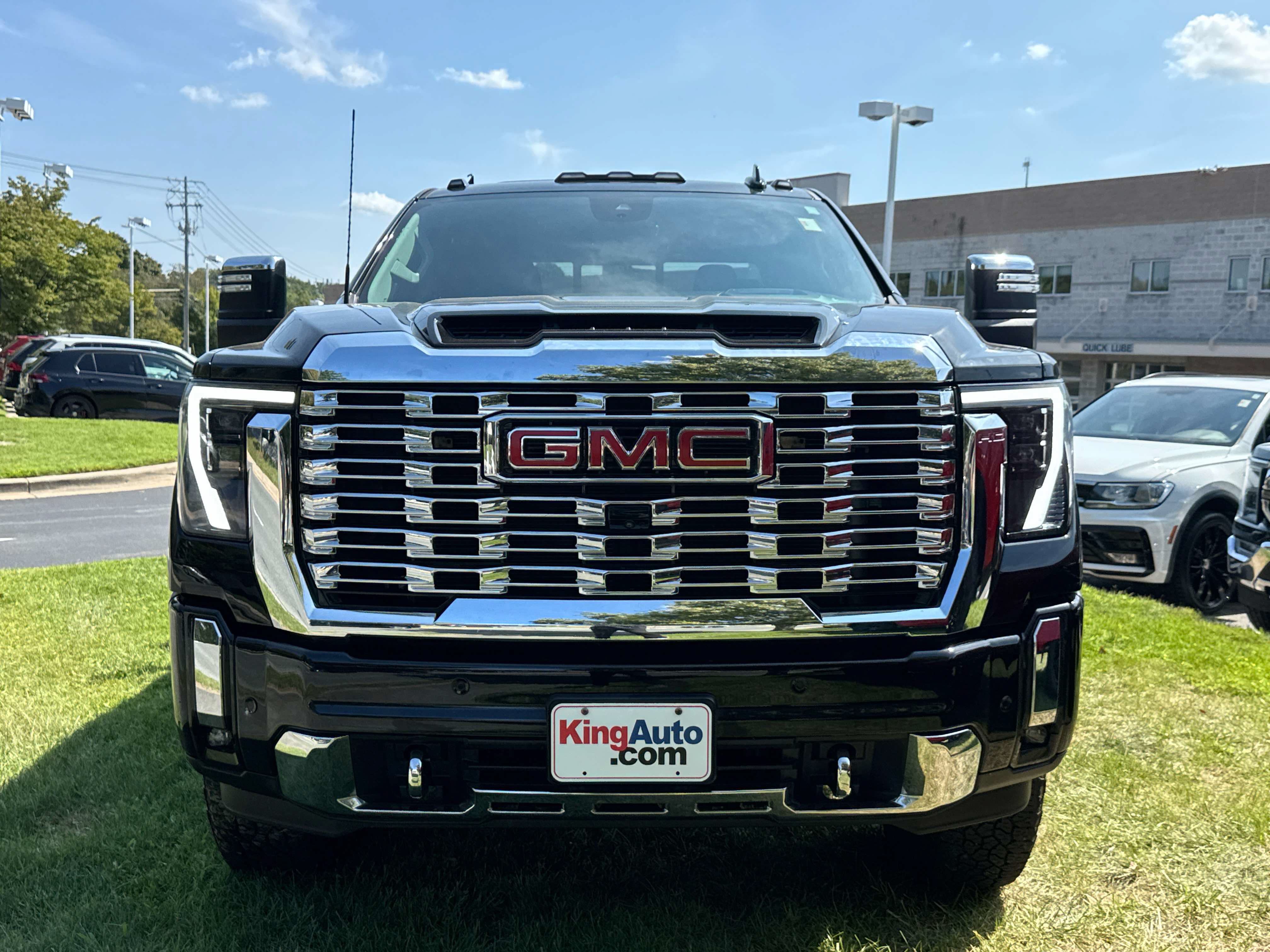 Used 2024 GMC Sierra 2500 Denali w/ Denali Reserve Package AWD/4WD image 3