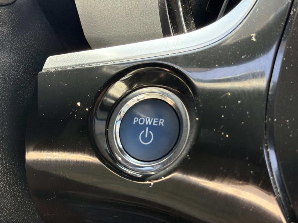 Used 2017 Toyota Prius Prime Advanced FWD image 26