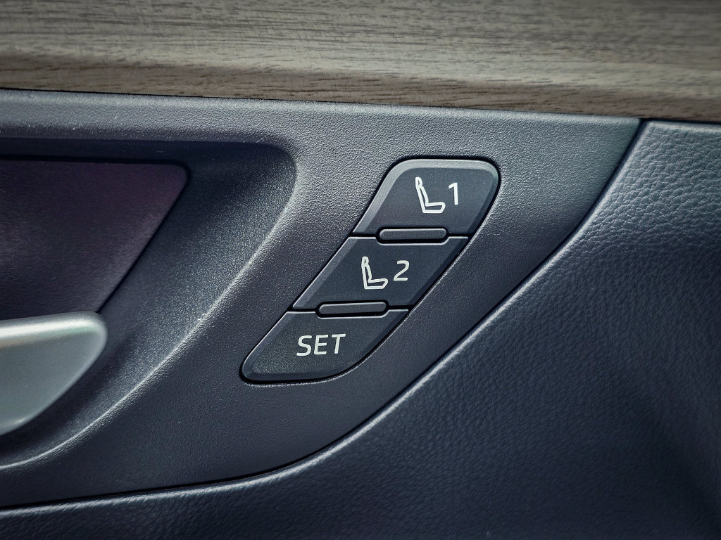 Used 2025 Toyota Grand Highlander AWD image 11