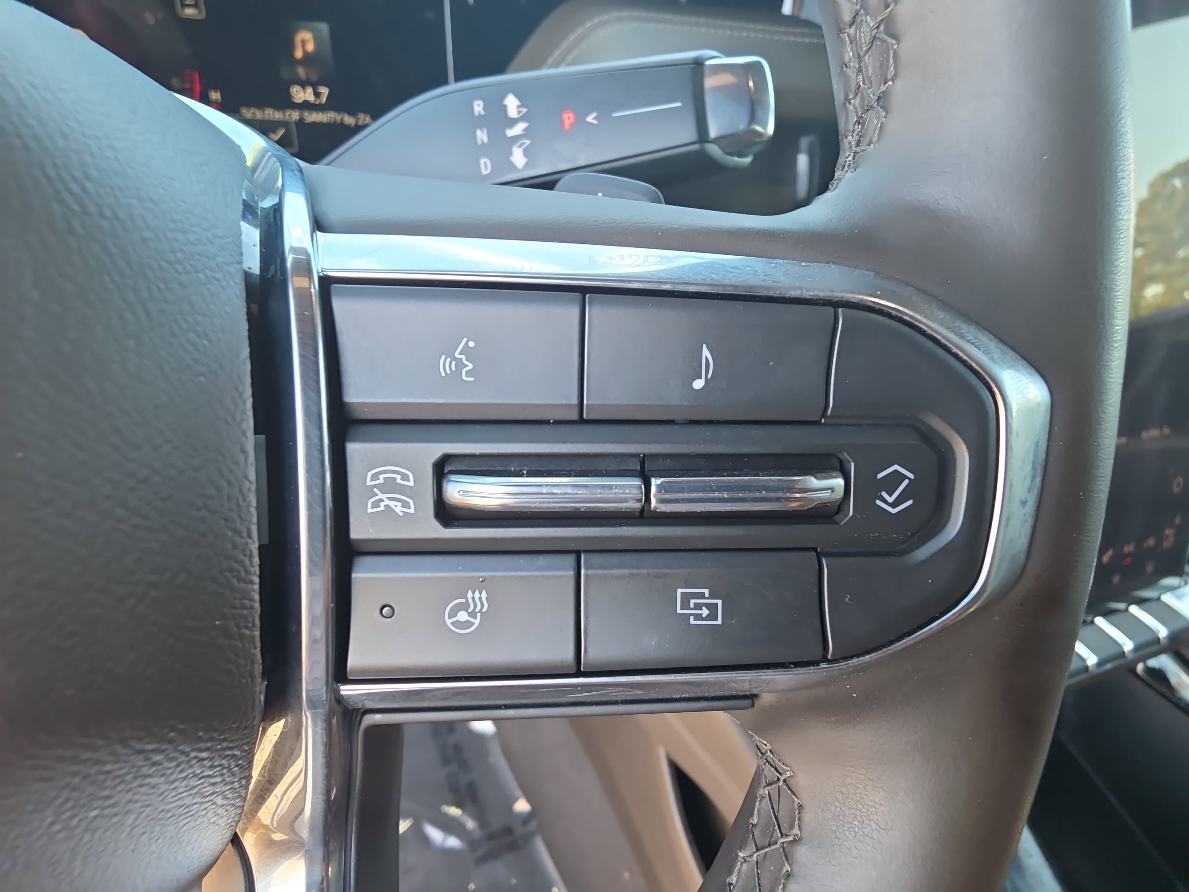 Used 2025 GMC Yukon XL Elevation AWD/4WD image 19