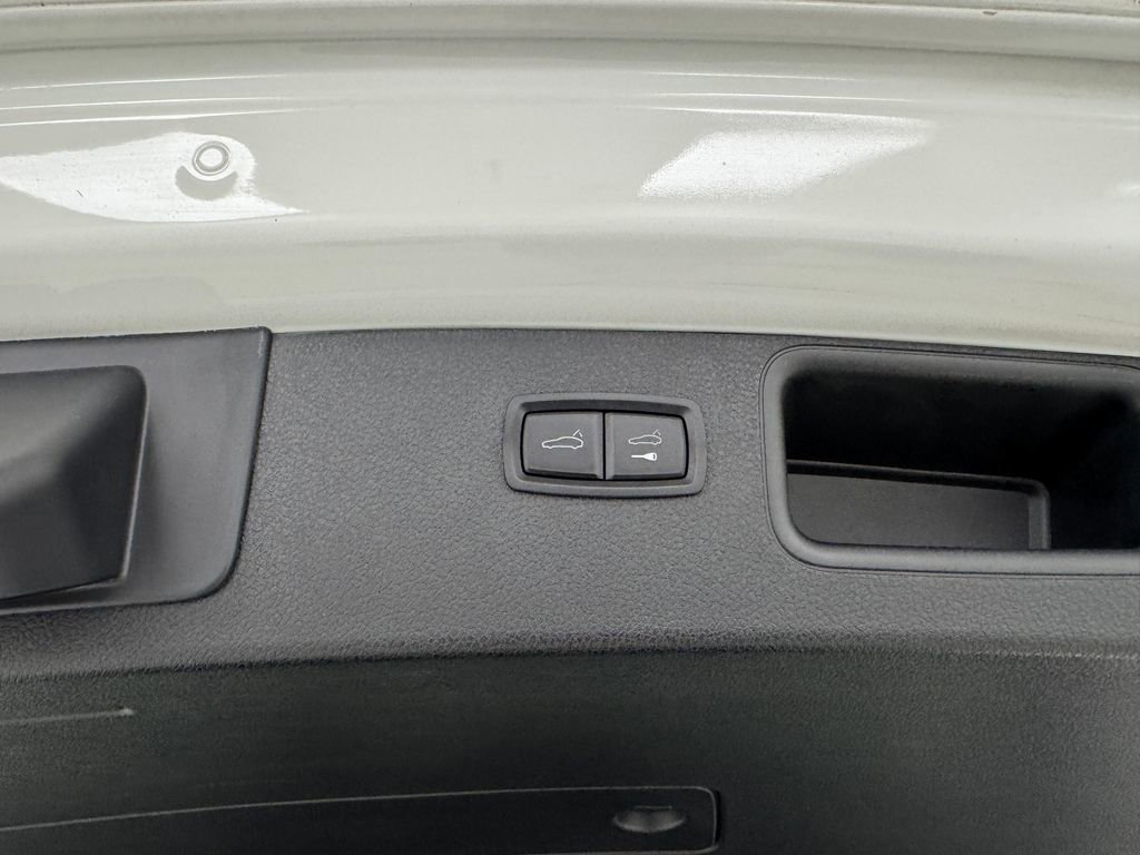 Used 2024 Porsche Macan w/ Premium Plus Package image 36