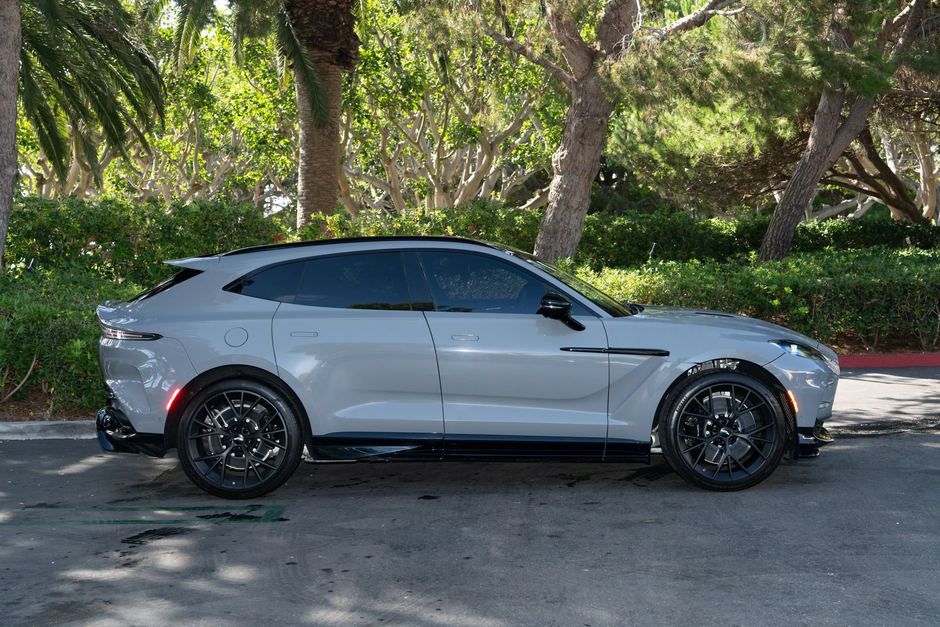 Used 2025 Aston Martin DBX 707 AWD/4WD image 25