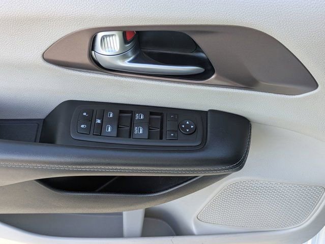 Used 2023 Chrysler Voyager LX image 19