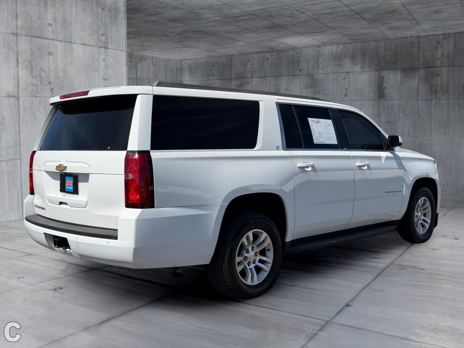 Used 2015 Chevrolet Suburban LT RWD image 6