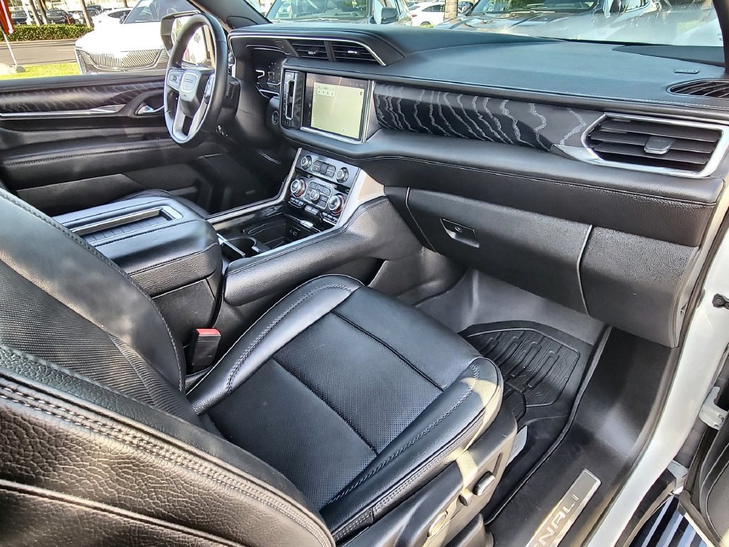 Used 2023 GMC Yukon Denali AWD/4WD image 30