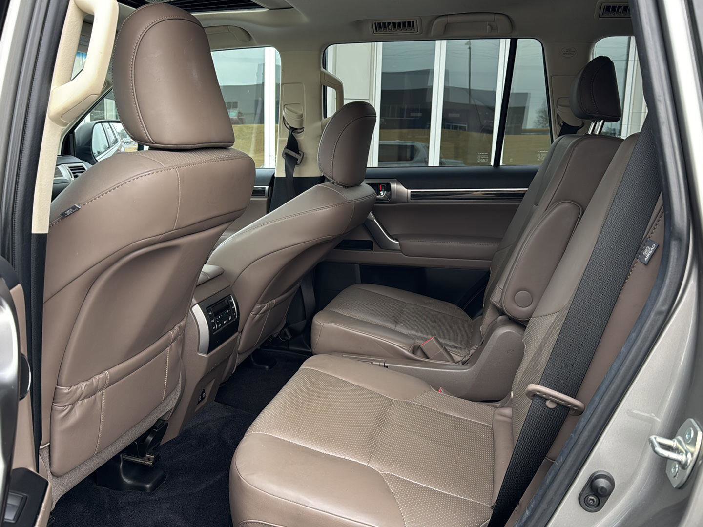 Used 2022 Lexus GX 460 Luxury w/ Sport Design Package image 9