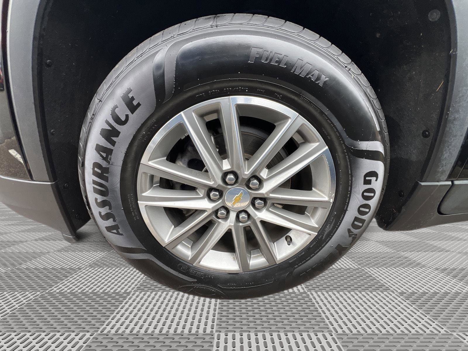 Used 2023 Chevrolet Traverse LT image 25