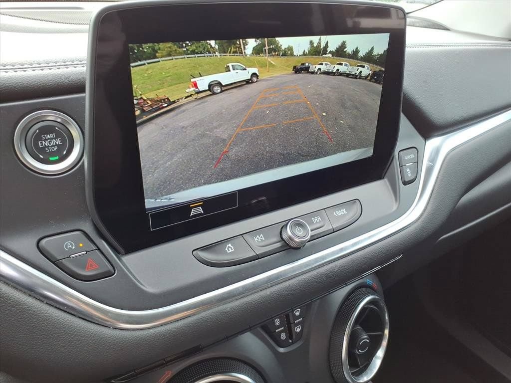 Used 2025 Chevrolet Blazer LT FWD image 34