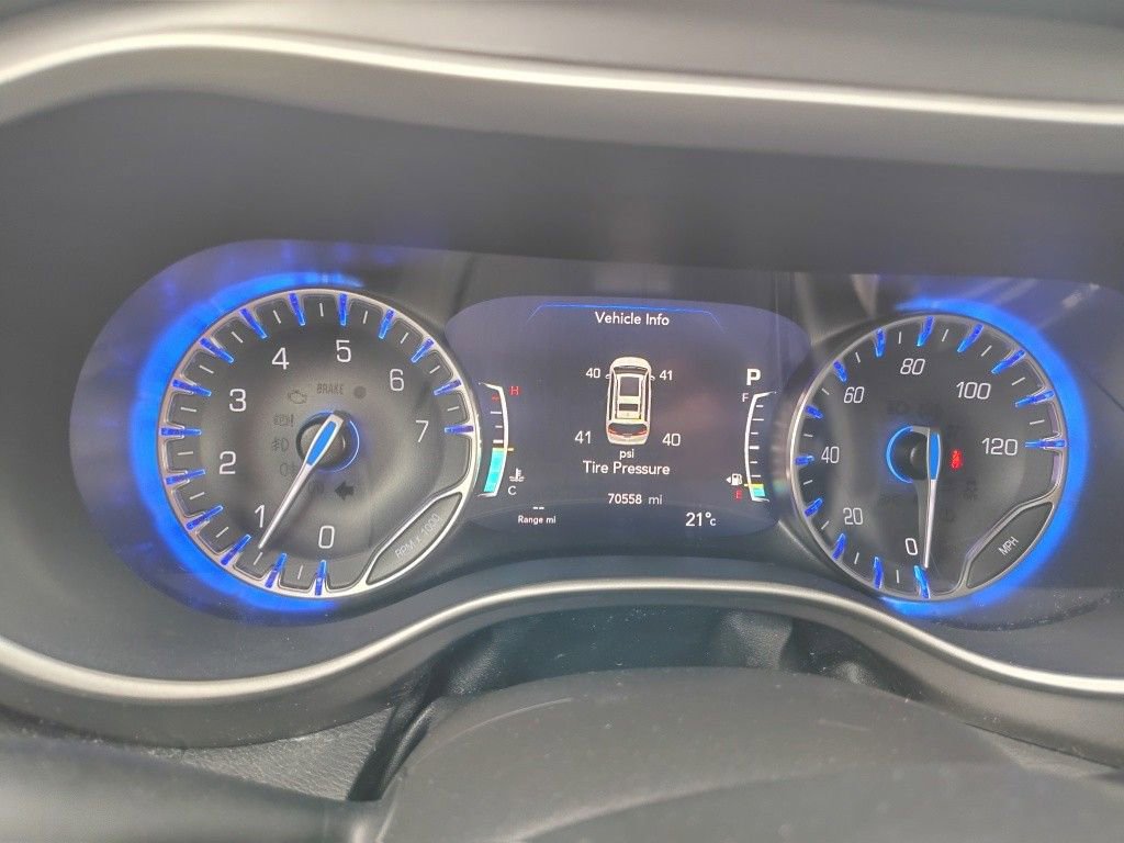 Used 2022 Chrysler Pacifica Touring-L image 6