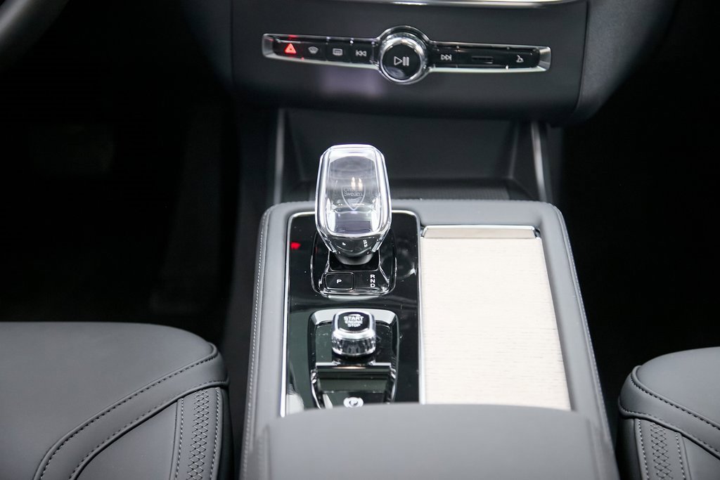 Used 2025 Volvo XC90 B6 Core w/ Protection Package image 29