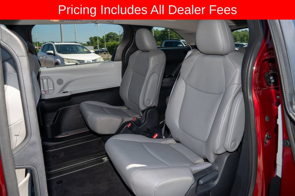Used 2025 Toyota Sienna XLE FWD image 9
