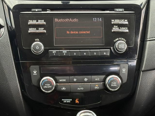 Used 2017 Nissan Rogue SV AWD/4WD image 12