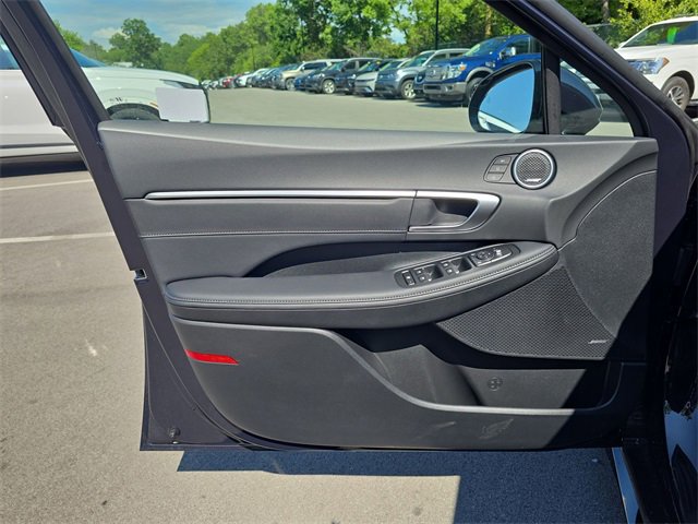 New 2025 Hyundai Sonata Limited image 13