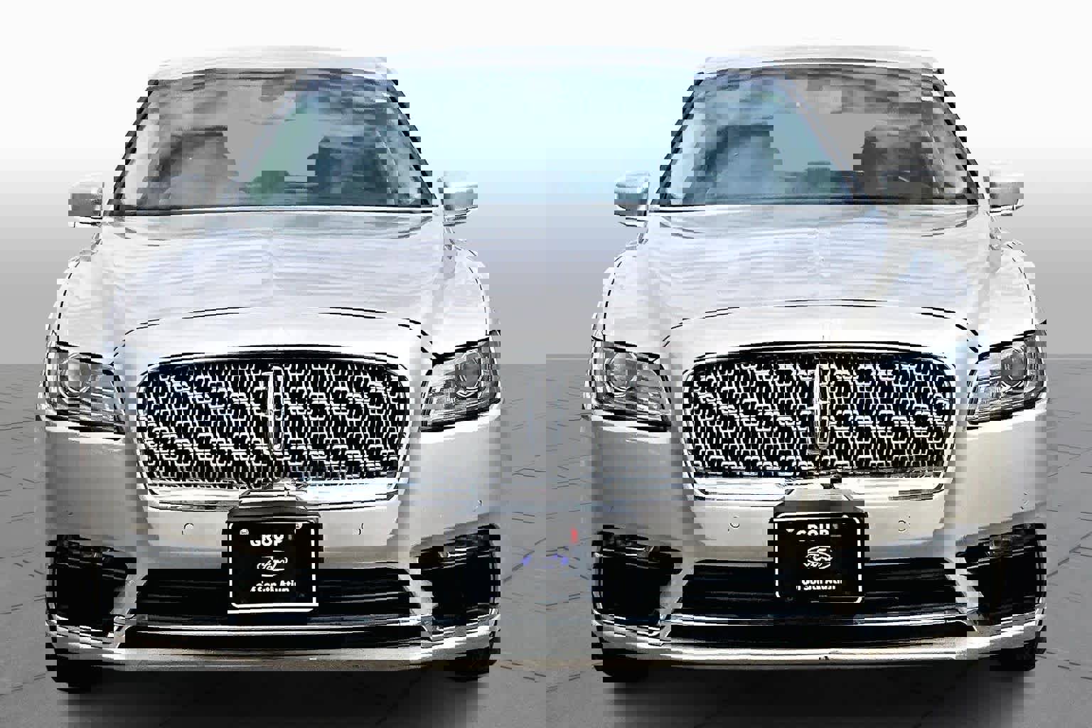 Used 2017 Lincoln Continental Premiere image 4