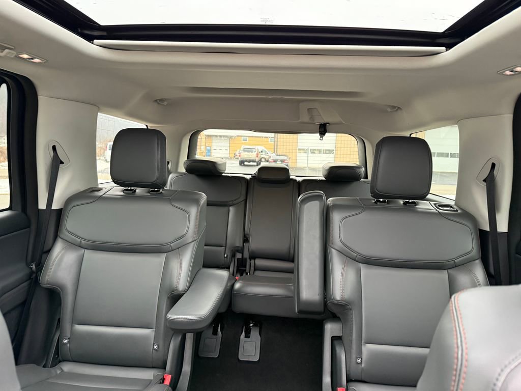 Used 2025 Ford Expedition Active AWD/4WD image 27